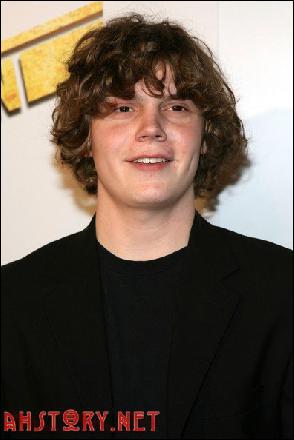 evan-peters-003 (396x594, 33 kБ...)