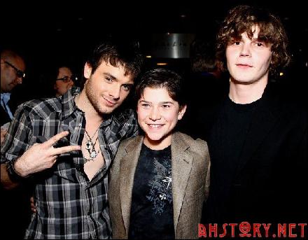 evan-peters-004 (594x463, 57 kБ...)