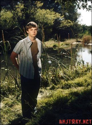 evan-peters-009 (600x819, 139 kБ...)