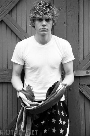 evan-peters-014 (500x750, 68 kБ...)