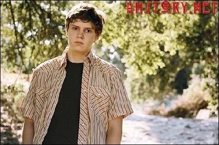 evan-peters-017 (500x330, 53 kБ...)