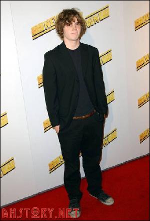 evan-peters-018 (409x600, 29 kБ...)