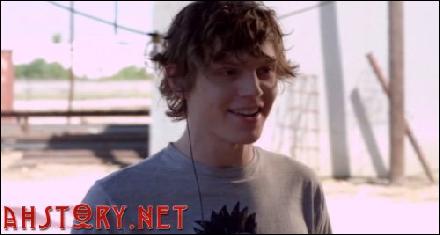 evan-peters-032 (500x267, 21 kБ...)