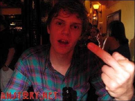 evan-peters-039 (500x375, 31 kБ...)