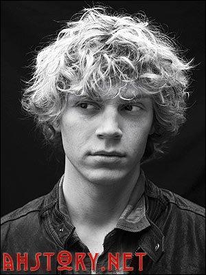 evan-peters-048 (300x400, 31 kБ...)