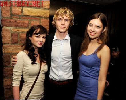 evan-peters-060 (594x472, 60 kБ...)